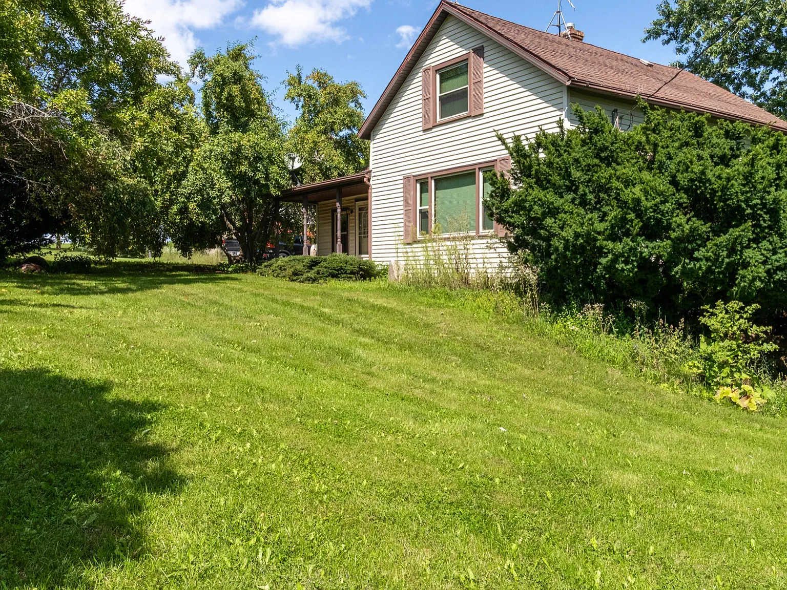 2 bed, 1400 sqft, $1,600 — Photo 2
