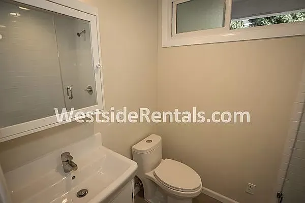 1760 Malcolm Ave #1760 — Photo 11