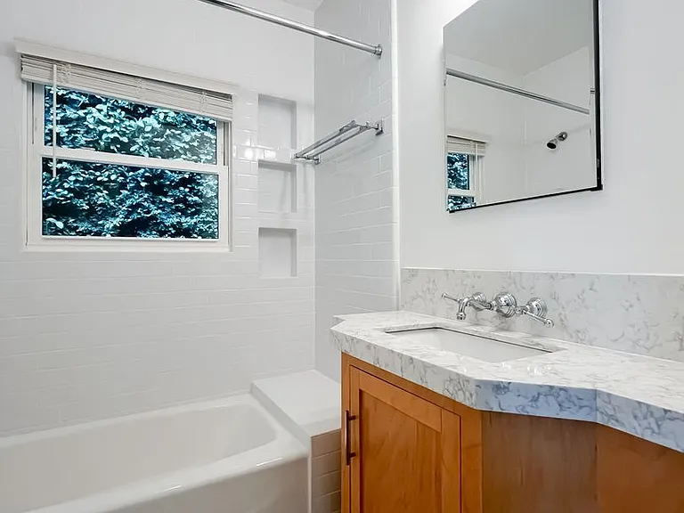 Unbelievable Stand-Alone 2-Bedroom House in Prime West Hollywood Hills — Photo 22