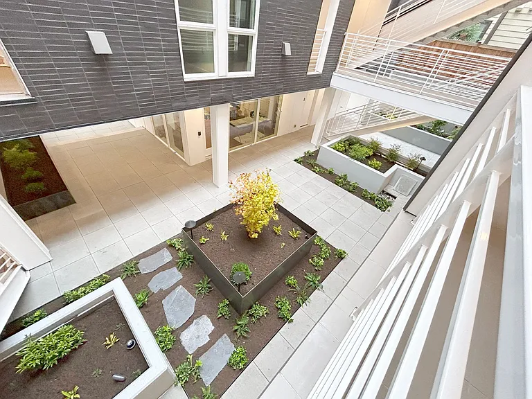Vue on Harvard — Photo 9