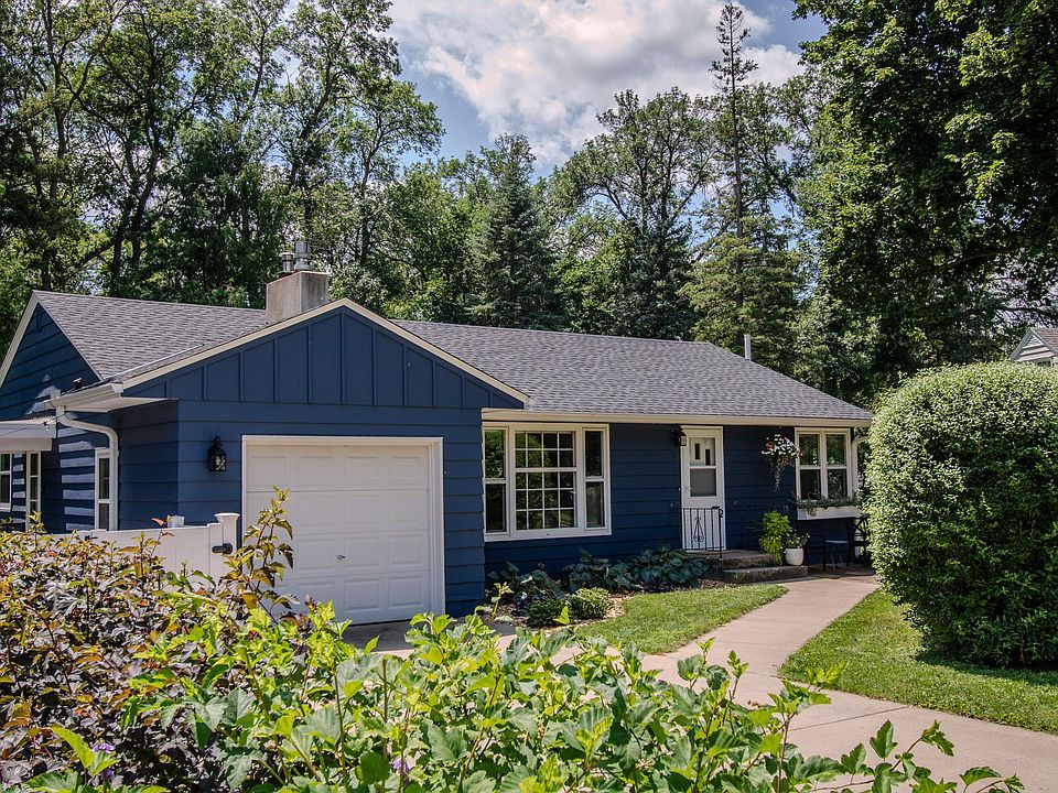 1st image of 6 Lincoln Ln