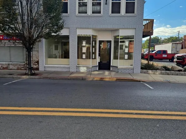 122 S Main St, Moorefield, WV 26836