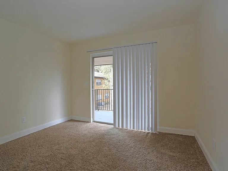 Oak Manor Apartment Homes — Photo 5