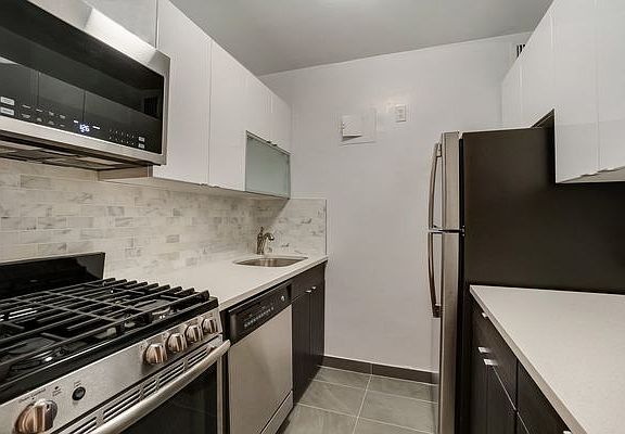 4th image of 120 E 34th St APT 4E