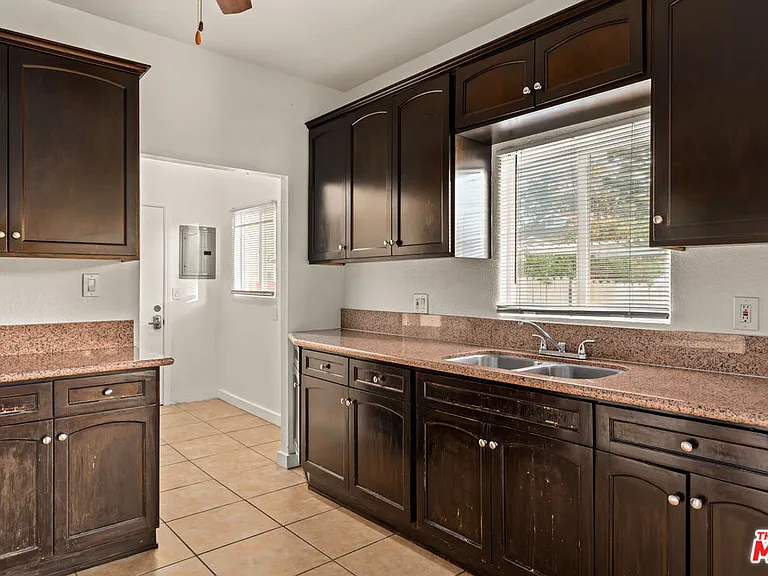2928 Walton Ave #2930 — Photo 3