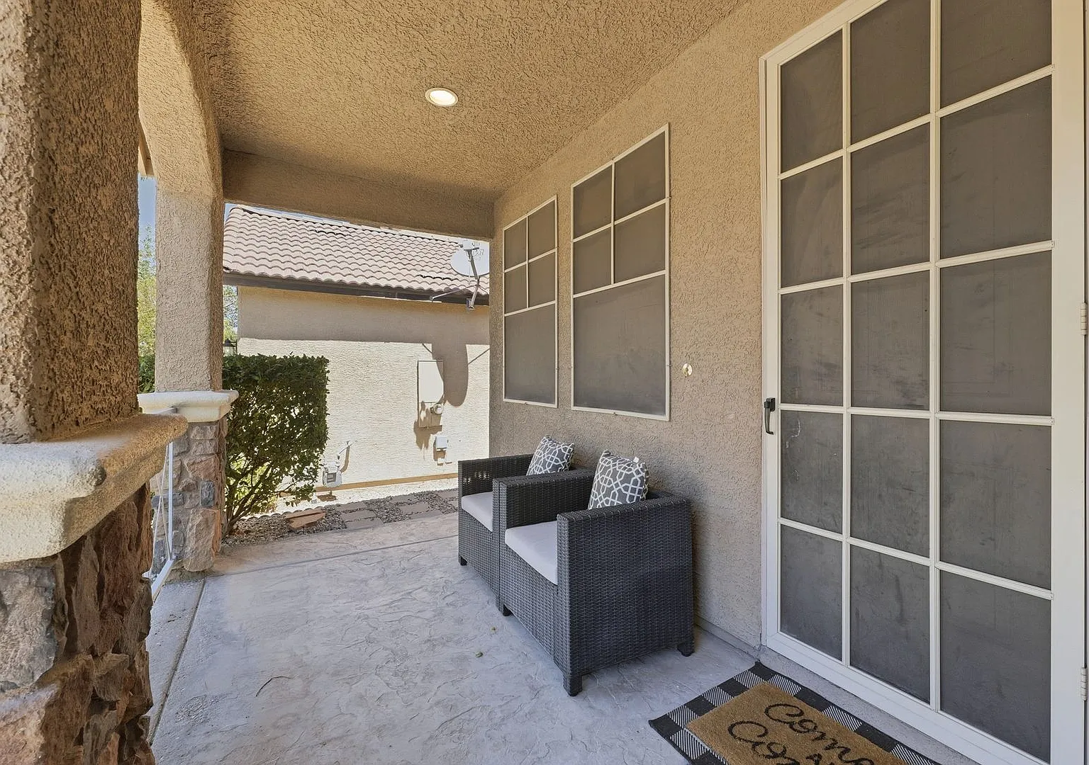 Spacious 4-Bedroom Anthem Home with Large Backyard — Photo 2