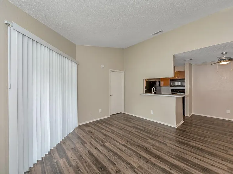 Oak Meadow Apartments — Photo 7