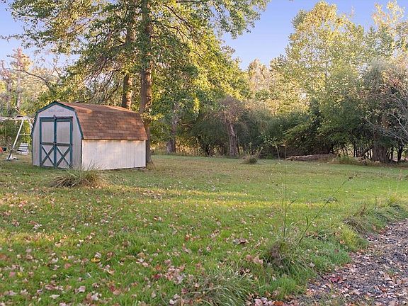 3rd image of 21 Larchwood Dr