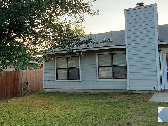 2nd image of 218 Canoga Park Dr