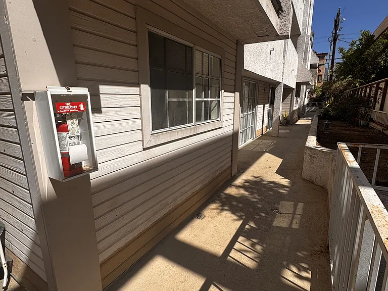 415 W Lexington Dr #2 — Photo 25