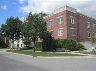 111 N Larch Ave APT 302, Elmhurst, IL 60126