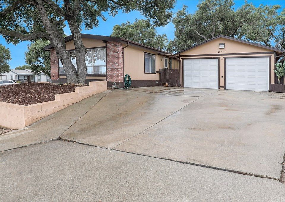 2nd image of 211 Olivos Ln