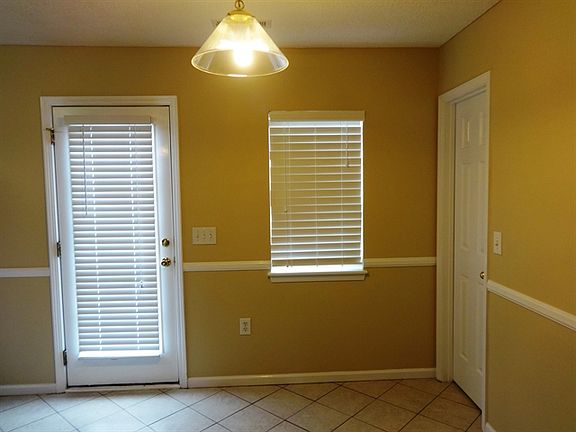 3rd image of 114 Elbow Cir