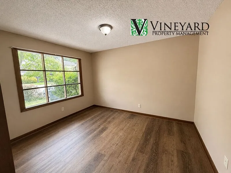 3 bed, 1.5 bath, 1458 sqft, $1,750 — Photo 4