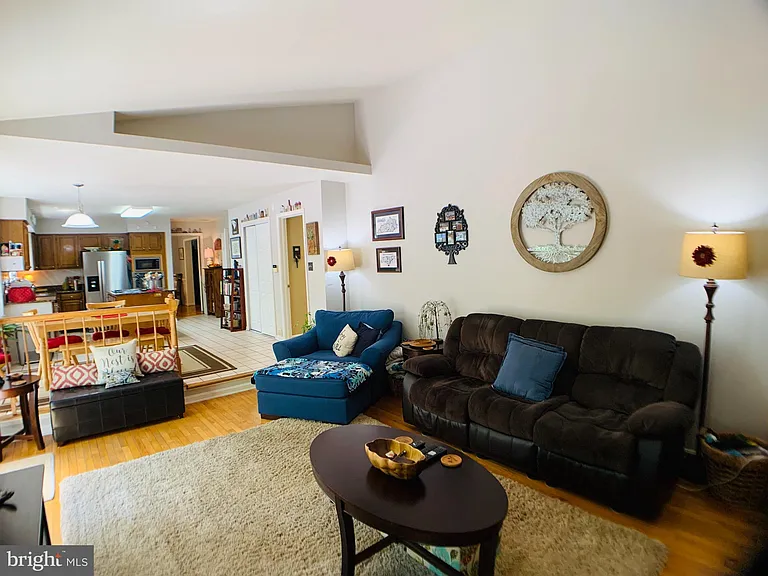 8604 Oak Chase Cir — Photo 24