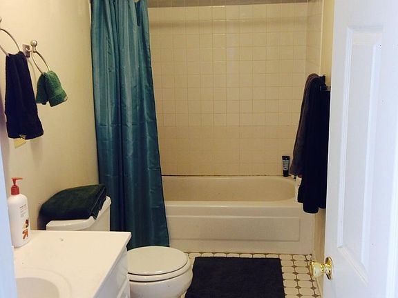 5th image of 2318 N Southport Ave #3FN