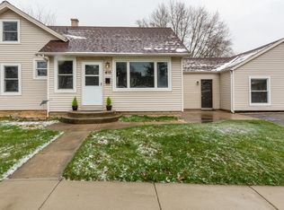 410 E 17th St, Lockport, IL 60441
