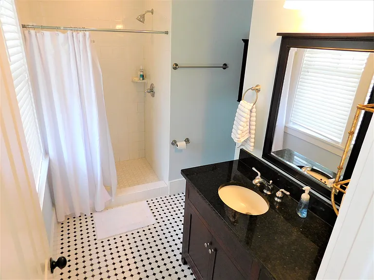 905 16th St #10 — Photo 12