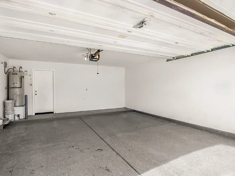 10012 W Wood St — Photo 21