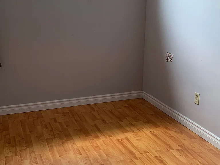 870 Consort Cres #LOWER — Photo 11