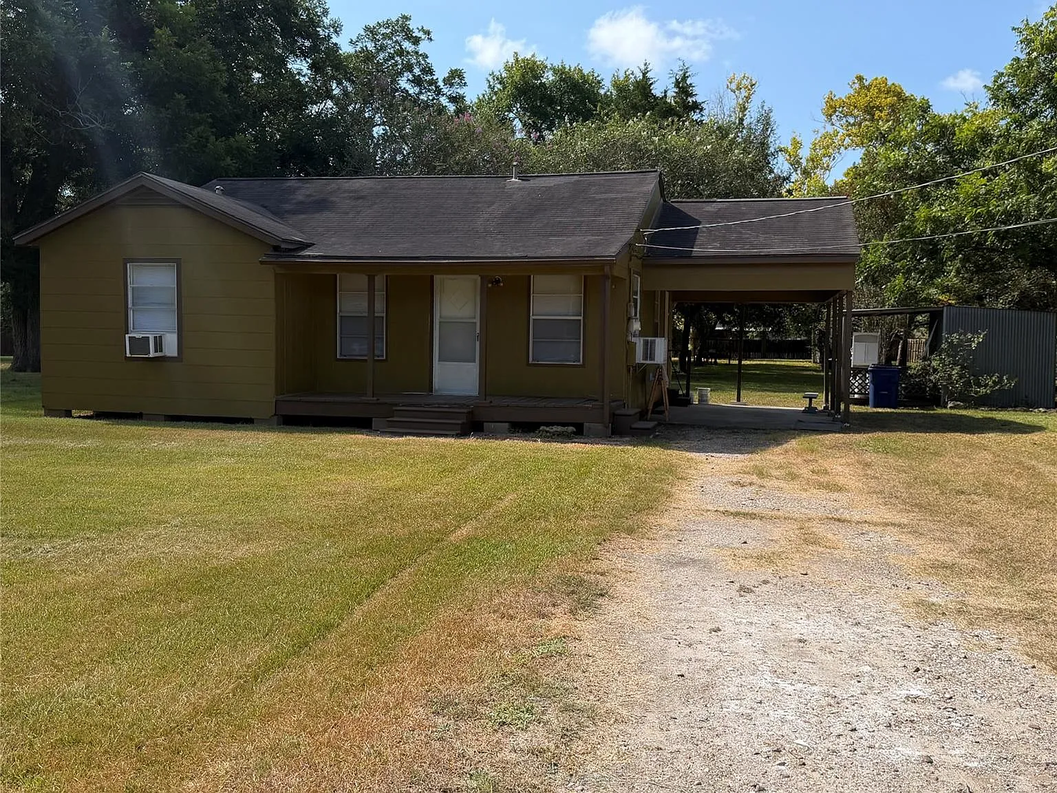3 bed, 1.0 bath, 934 sqft, $1,500 — Photo 1