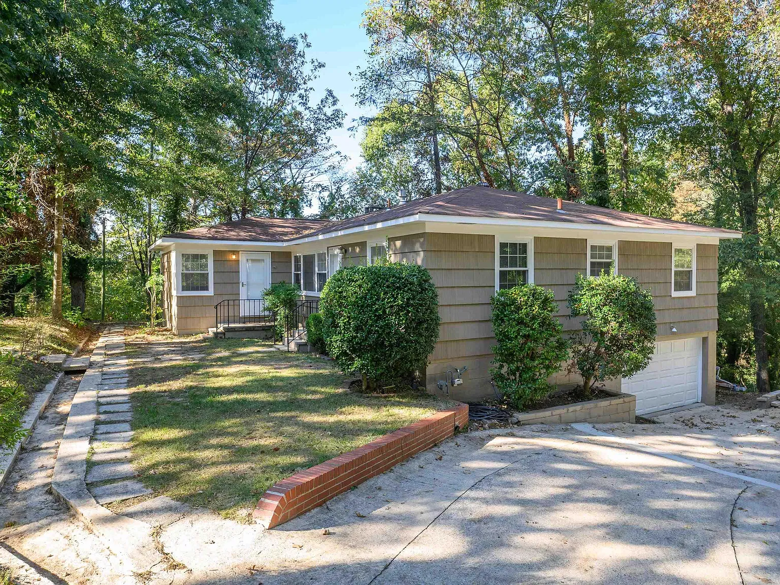 3 bed, 2.0 bath, $2,900 — Photo 1