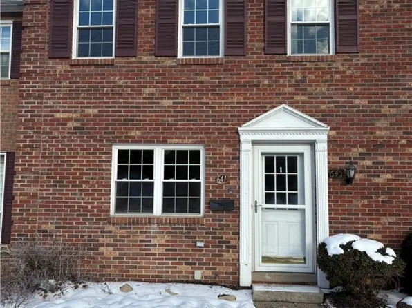 641 Newton Sq, Coraopolis, PA 15108