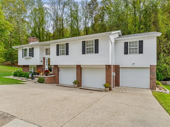 215 Majestic Dr, Cross Lanes, WV 25313