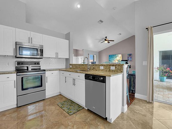 4th image of 821 NW 20th Avenue