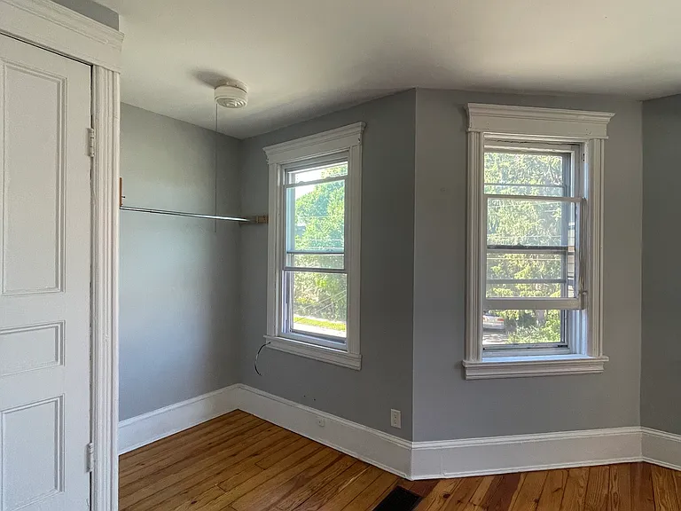 188 Tremper Ave #B — Photo 4