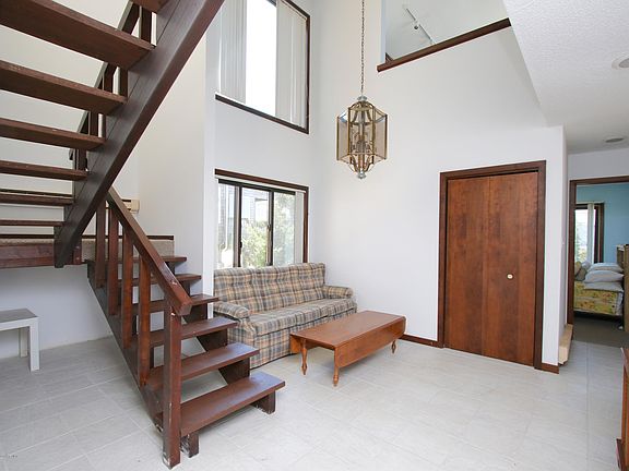 3rd image of 115 W Osborn Avenue