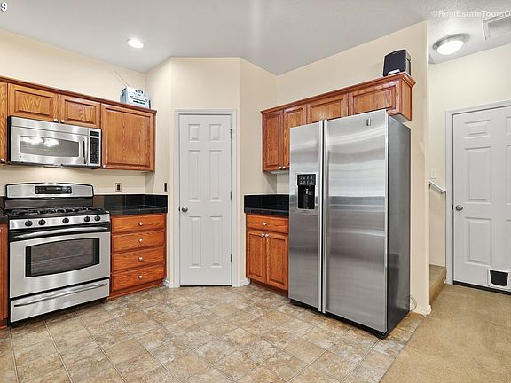 4th image of 1027 SE Nazomi Ave