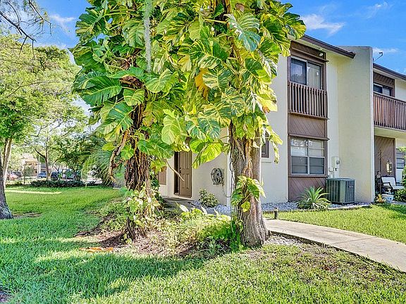 2nd image of 633 NW 47th St #633