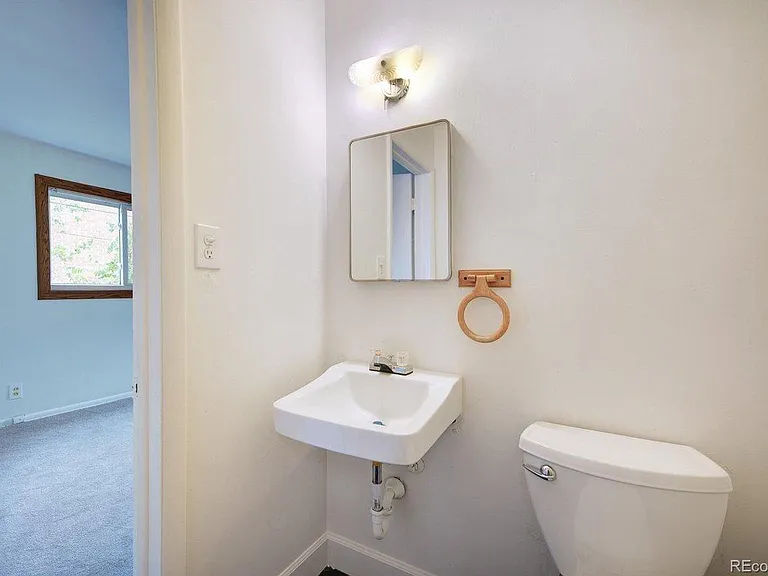 Primary Bedroom 1/2 Bathroom