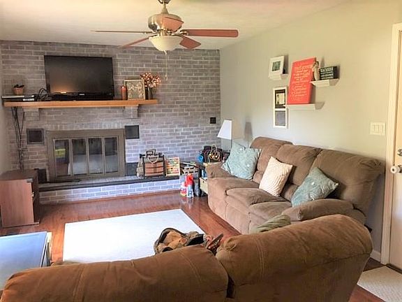 3rd image of 704 W Vermillion St