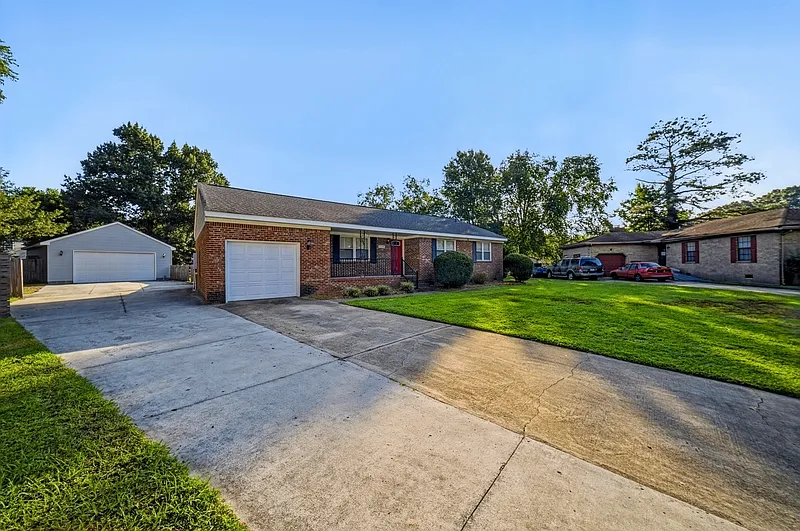 3 bed, 2.0 bath, 1212 sqft, $2,400 — Photo 1