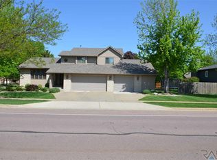 6704 W 32nd St, Sioux Falls, SD 57106