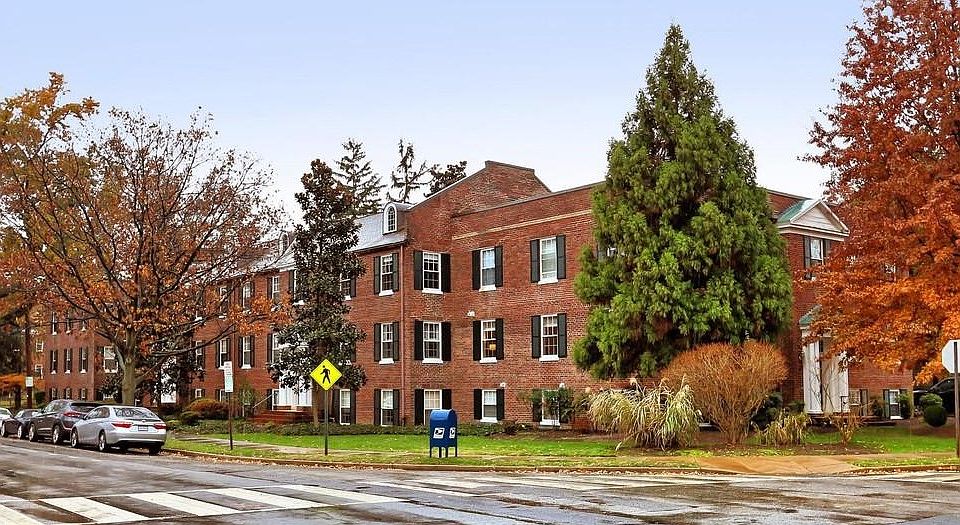 1st image of 400 Commonwealth Ave Unit 108