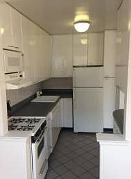 4th image of 145 E 19th St