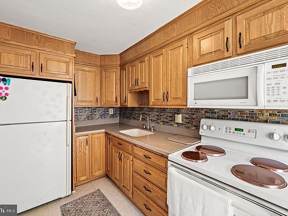 5th image of 1054 N Academy Ave