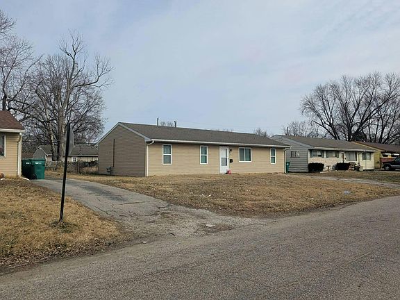 3rd image of 1607 Andrews Dr