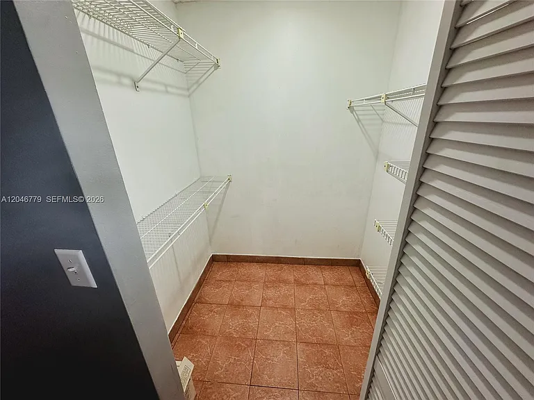 927 NE 199th St #101 — Photo 8