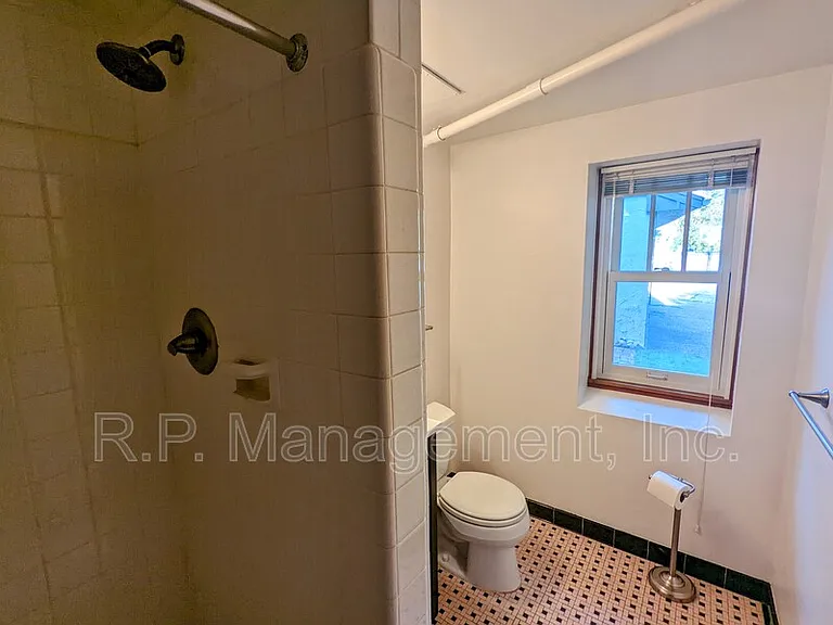 2111 Irving Ave S — Photo 13