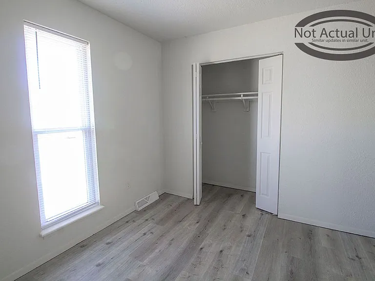 1013 W Ash St — Photo 17