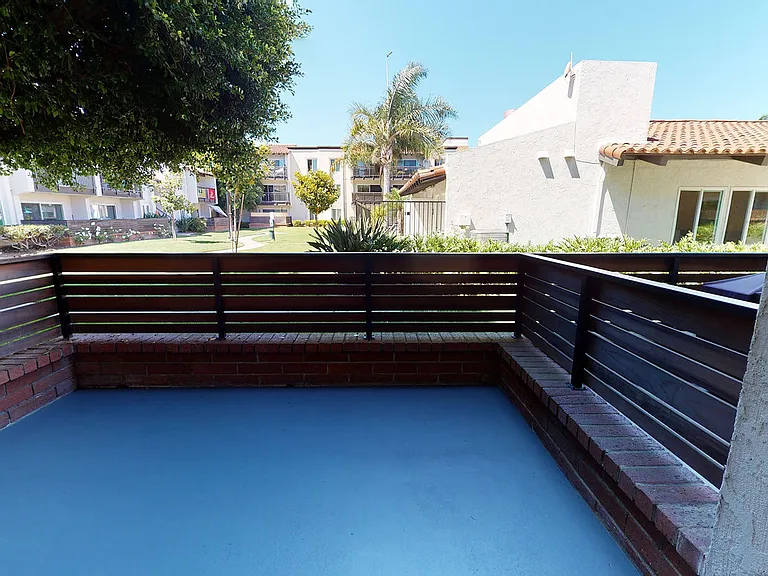 Huntington Vista — Photo 33