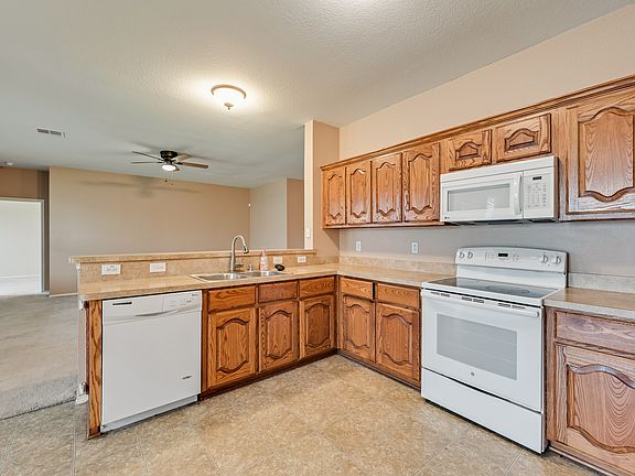 5th image of 2701 Mockingbird St