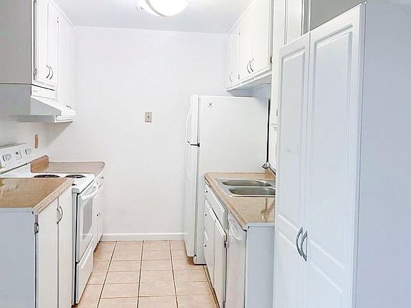 4th image of 247 N Capitol Ave Unit 260