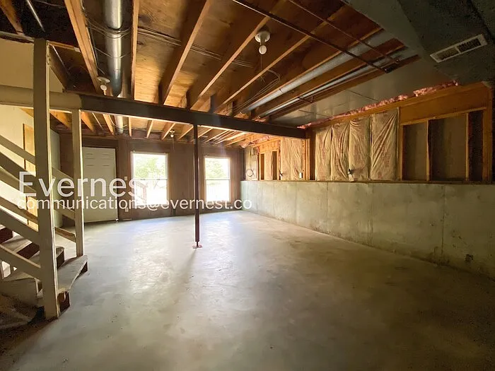 1104 E Pineview St — Photo 24