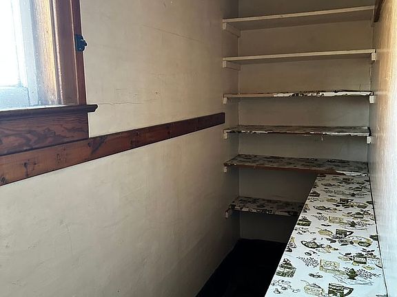 4th image of 402 S 1st St #2