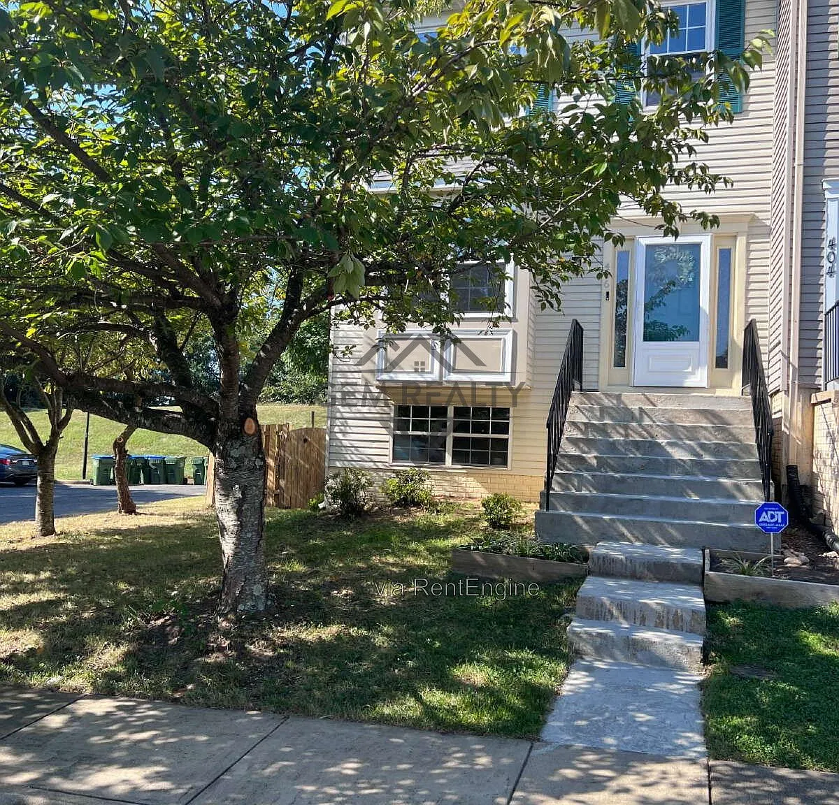 3 bed, 3.0 bath, 1878 sqft, $2,600 — Photo 1